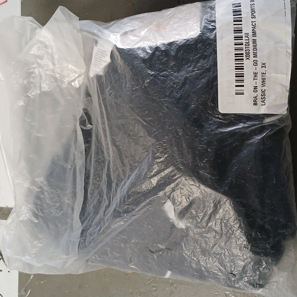 Fabletics "On-The-Go Medium Impact Sports Bra. Xxs And 3x Available - Picture 9 of 10